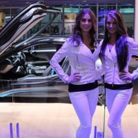 Women-and-models-from-2014-Detroit-auto-show